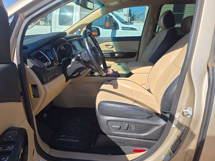 2015-kia-sedona-image-14