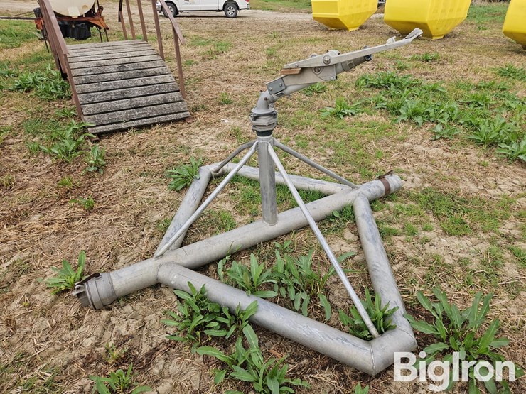 big-gun-irrigation-sprinkler-on-aluminum-stand-image-4