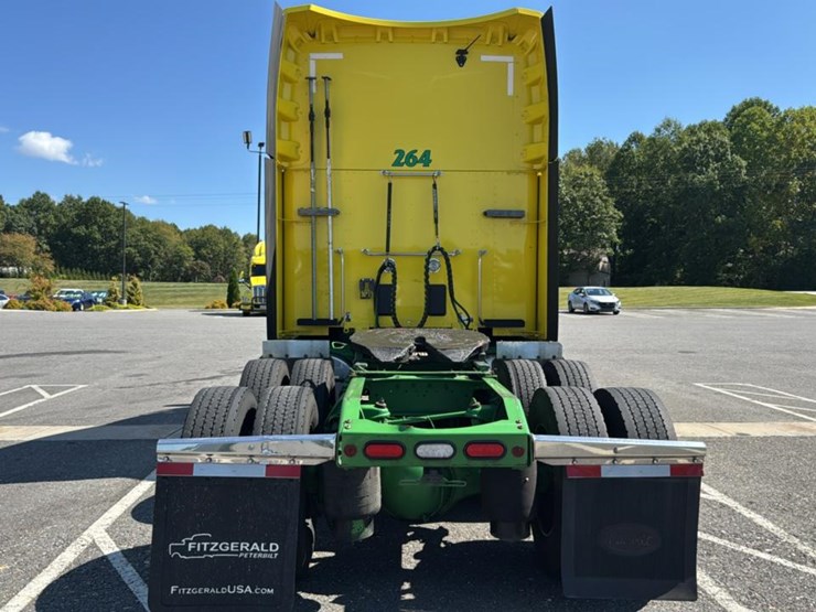 2023-peterbilt-579-image-4