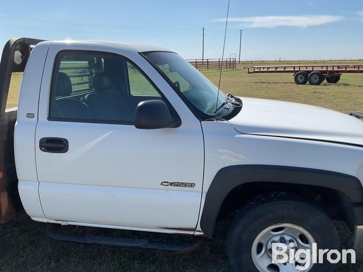 2002-chevrolet-silverado-2500-image-14