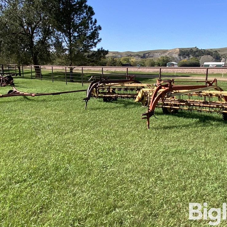New Holland 12' Rakes