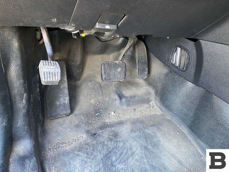 2017-ford-explorer-image-23