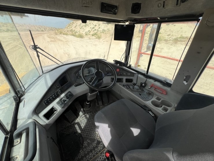 2021-volvo-a60h-image-31