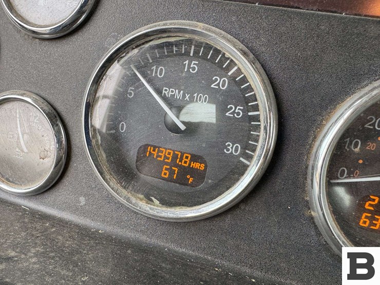 2013-peterbilt-348-image-60