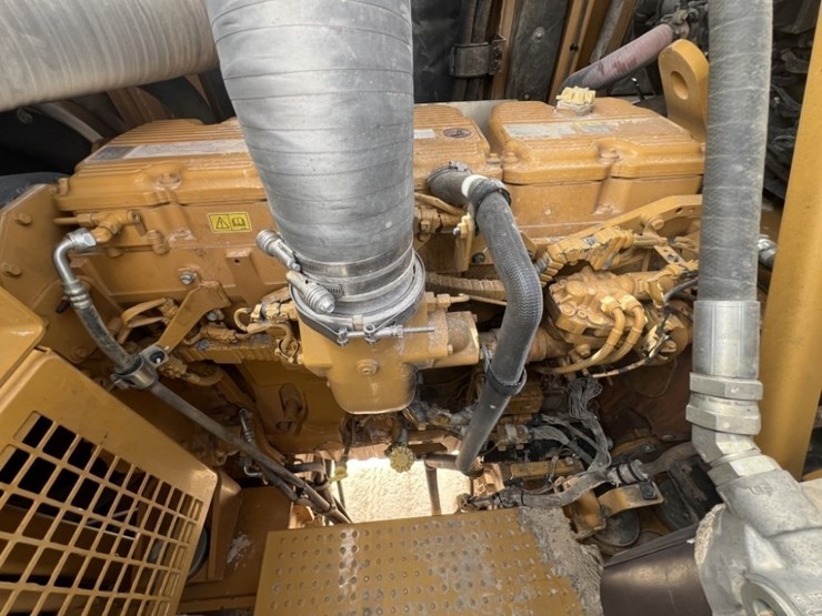 2021-caterpillar-395-image-39