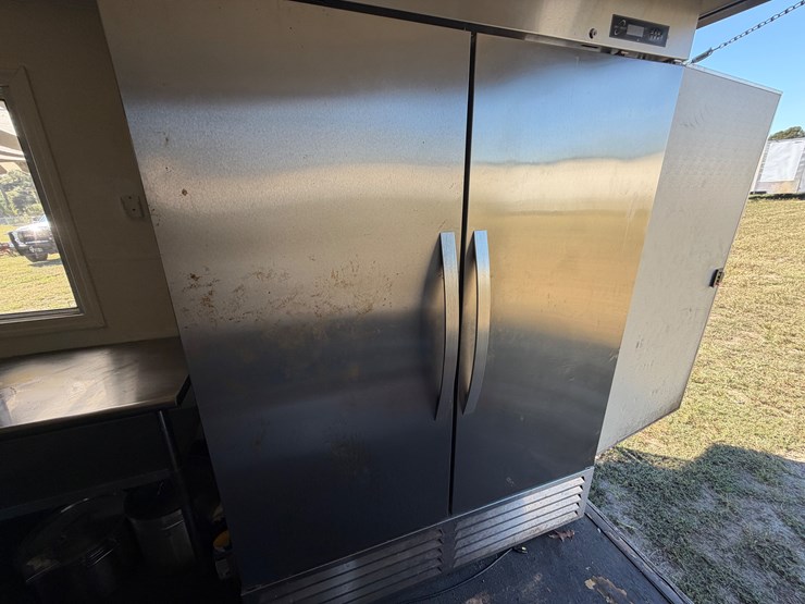 #17-•-#100a-•-food-trailer-image-10