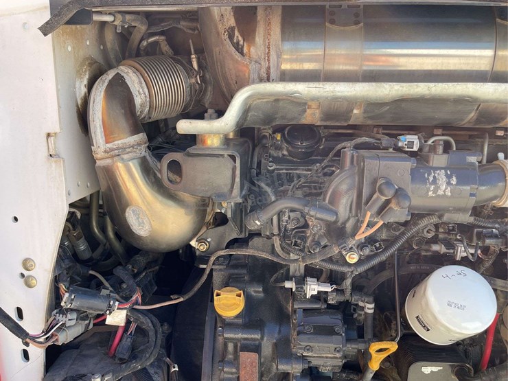 2016-bobcat-t750-image-28