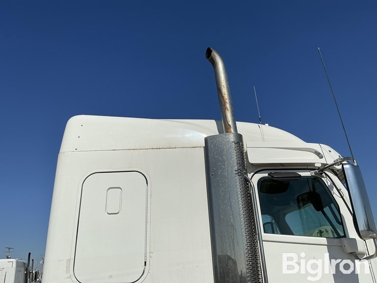 2016-freightliner-coronado-132-image-10