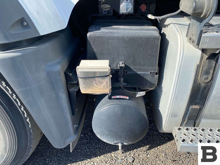 2017-mack-granite-gu713-image-24