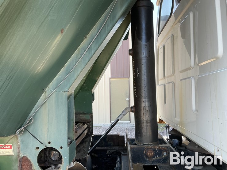 2005-sterling-lt7500-image-14