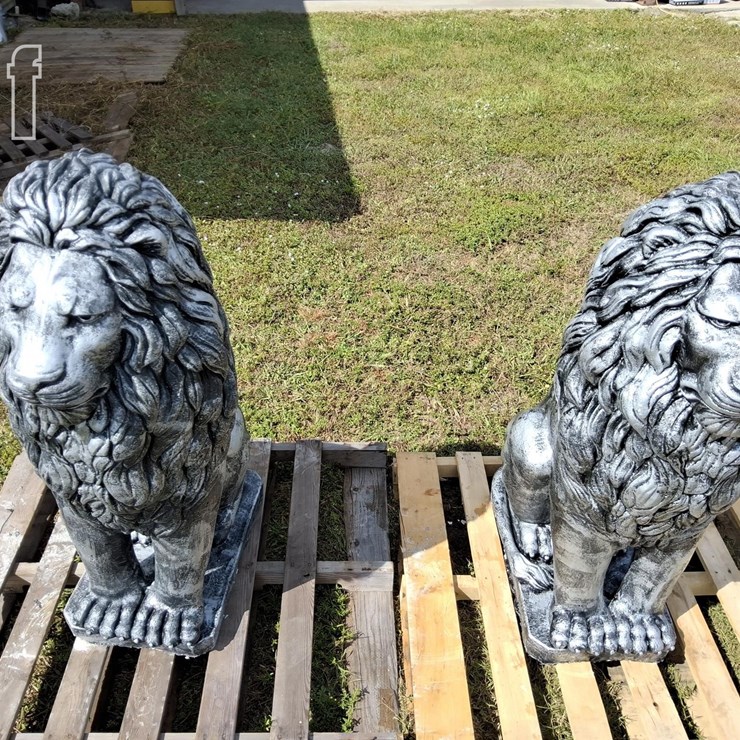 DECORATIVE LION HEADS