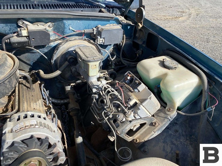 1993-gmc-suburban-image-34