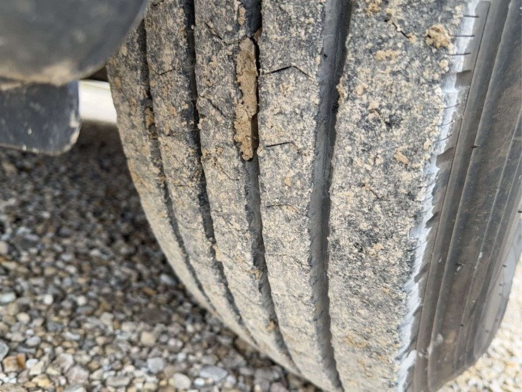 2012-freightliner-cascadia-113-image-102