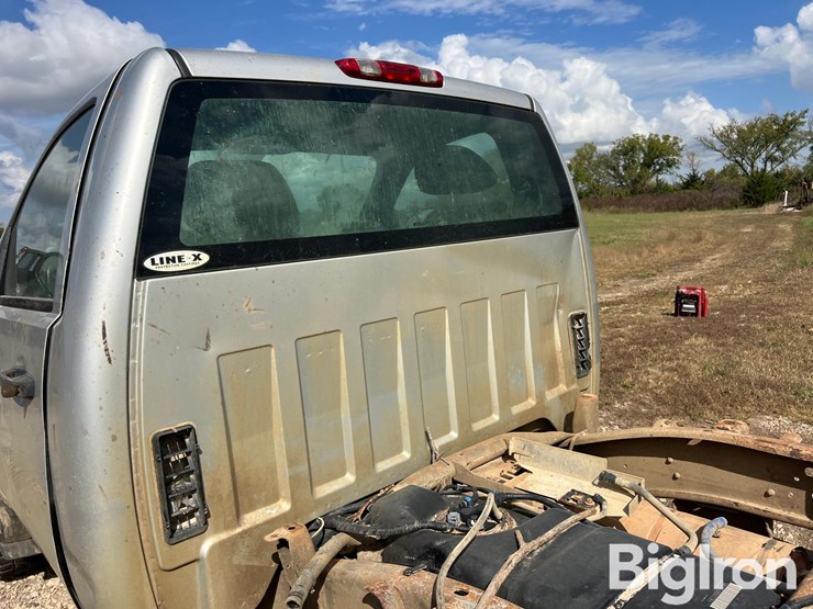 2010-chevrolet-silverado-2500-image-12