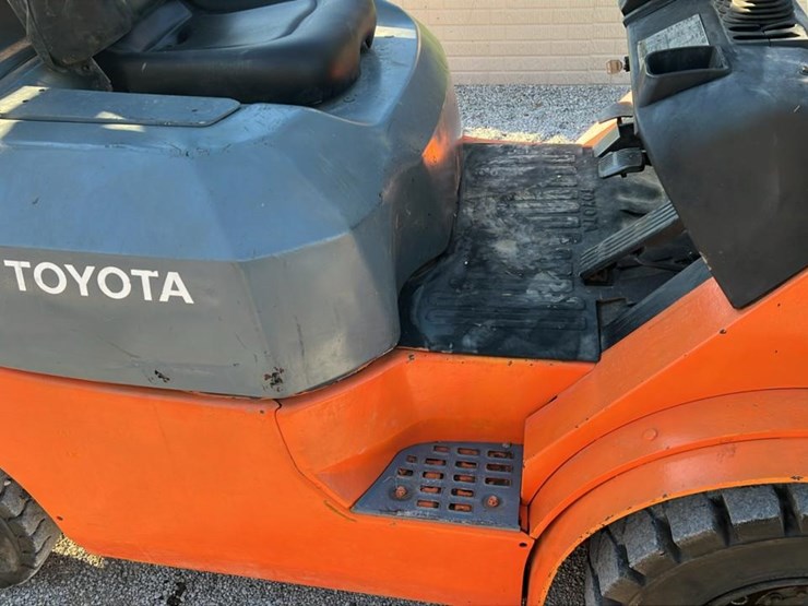 2005-toyota-7fgu25-image-13