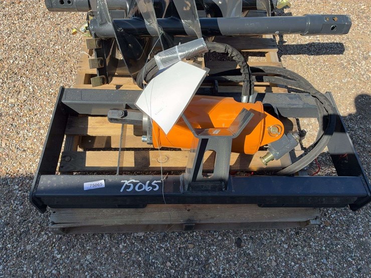 wolverine-12in-&18in-auger-attach-image-1