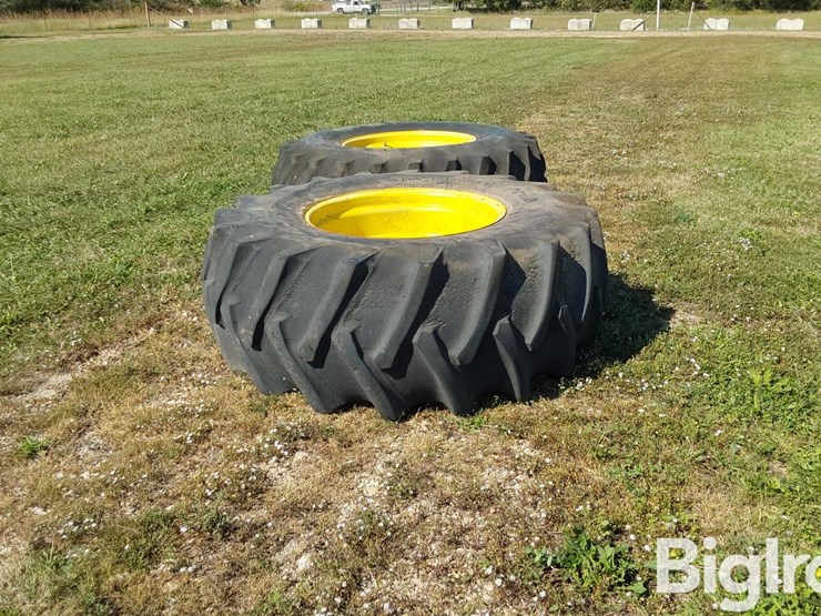 armstrong-/-firestone-24.5x32-bar-tires-on-john-deere-rims-image-8