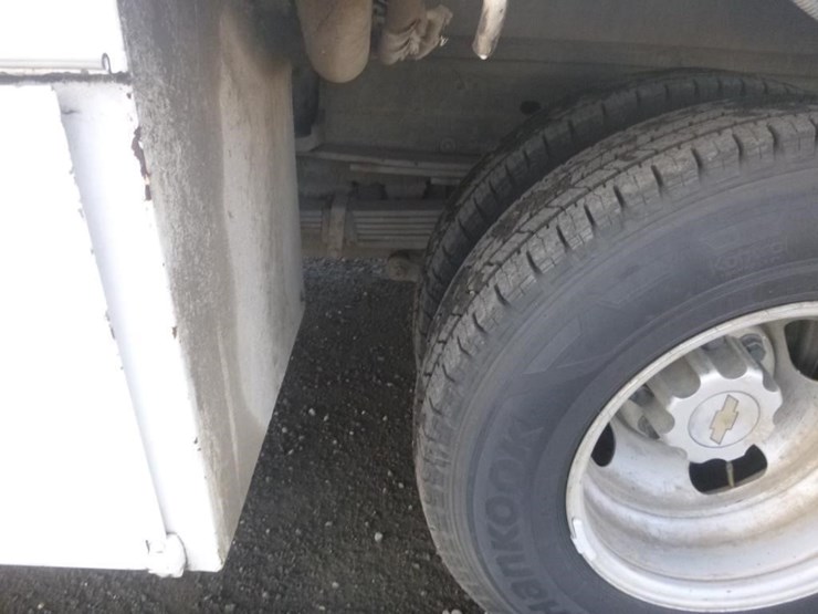 2004-chevrolet-3500-image-15