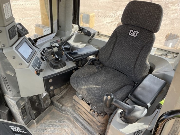 2019-caterpillar-d8t-image-33