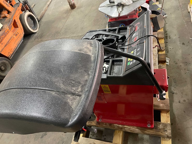 #8524-•-tire-changer-(e)-image-21