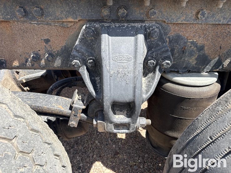 2009-peterbilt-386-image-13