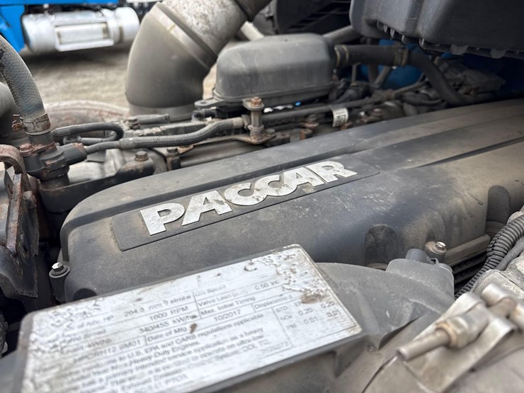 2018-peterbilt-579-image-13