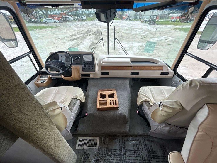 1998-national-rv-tropi-cal-t/a-35ft-class-a-motorhome-image-24