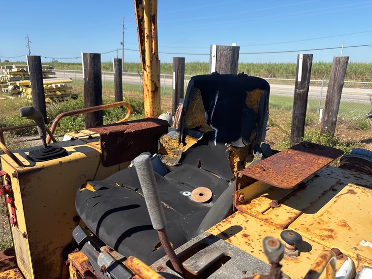 2006-caterpillar-d4c-image-9