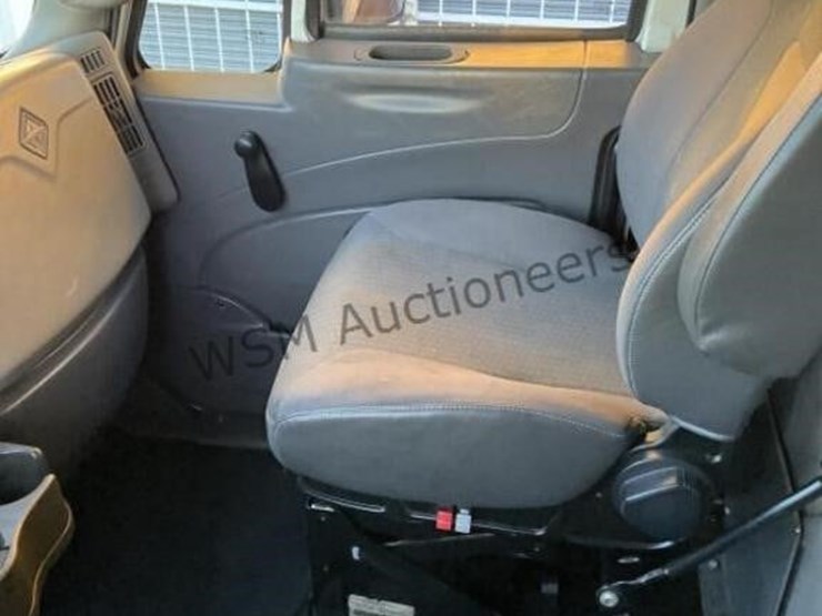 2008-international-7400-image-25