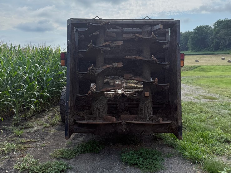 artex-sbx-800-manure-spreader-image-5