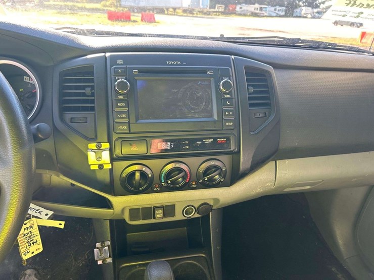 2013-toyota-tacoma-image-15