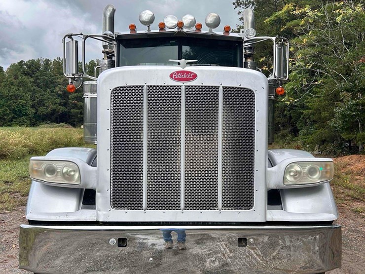 2008-peterbilt-388-image-2