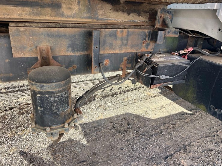 1996-ford-f-series-flatbed-truck-image-27