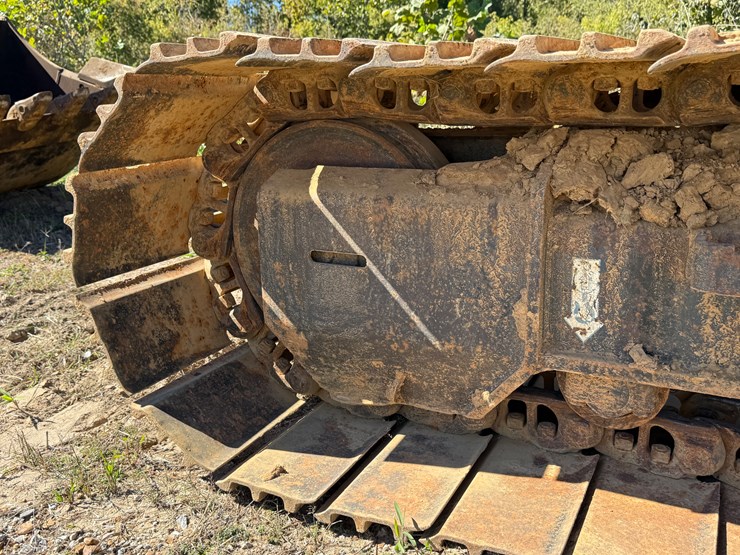 deere-225d-lc-image-8