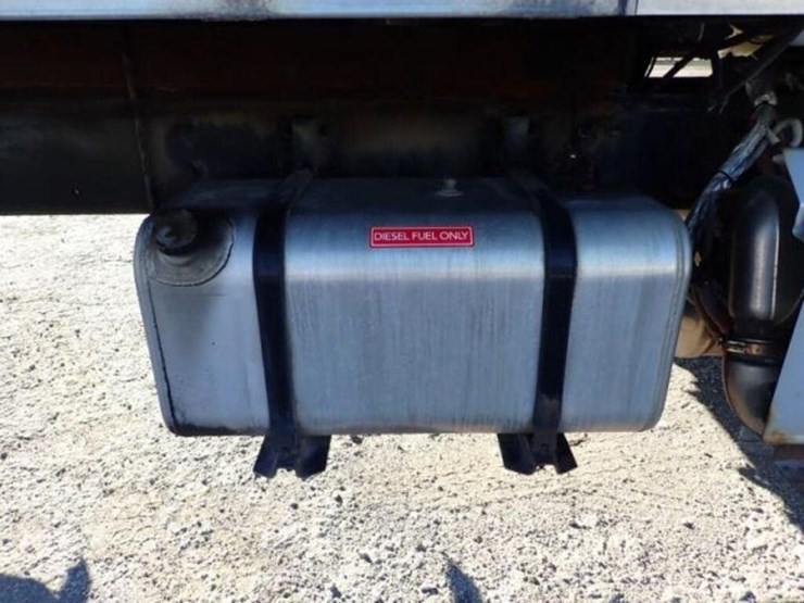 2014-freightliner-business-class-m2-106-image-65