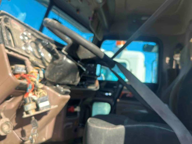 2012-peterbilt-367-image-6