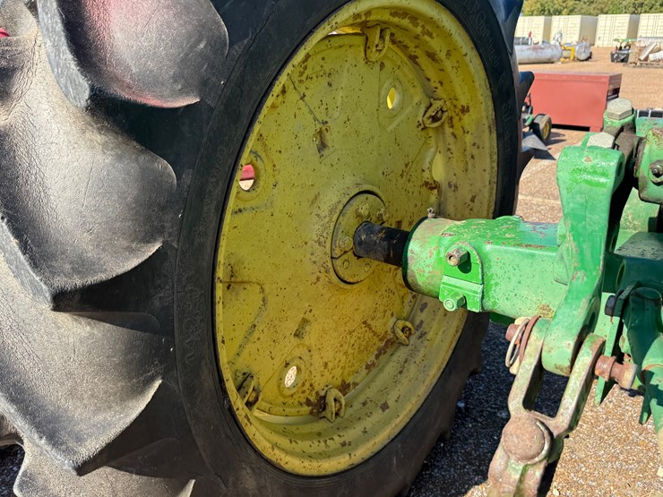 john-deere-70-image-10