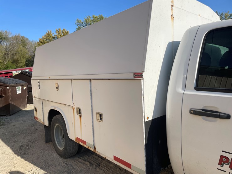 #1008-•-2012-chevy-3500-utility-truck,-(has-title)-image-18