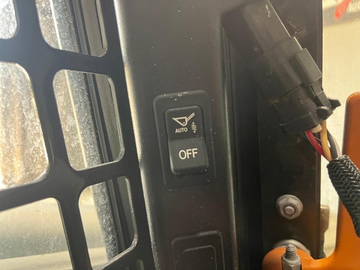 2023-bobcat-s650-image-24