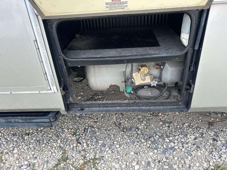 1999-southwind-fleetwood-34n-34ft-class-a-motorhome-image-26