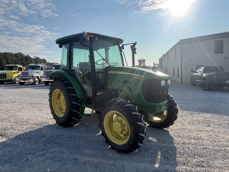 2012-john-deere-5083e-image-8