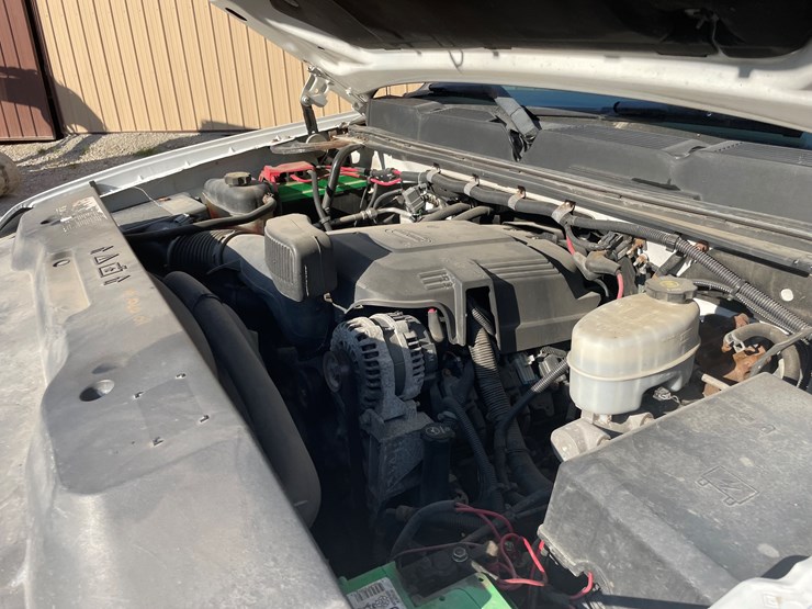 #1008-•-2012-chevy-3500-utility-truck,-(has-title)-image-39