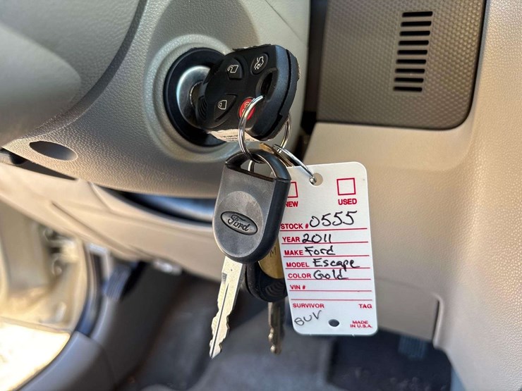 2011-ford-escape-image-29