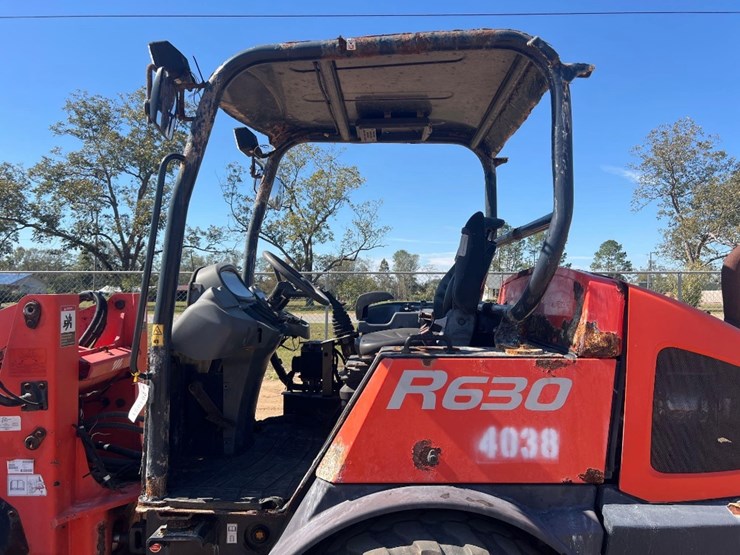2019-kubota-r630-image-19