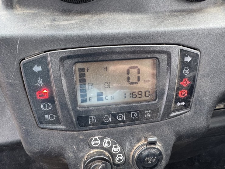 2023-kubota-rtv-x1100c-image-8