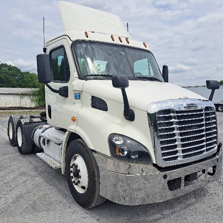 2019 FREIGHTLINER CASCADIA 113
