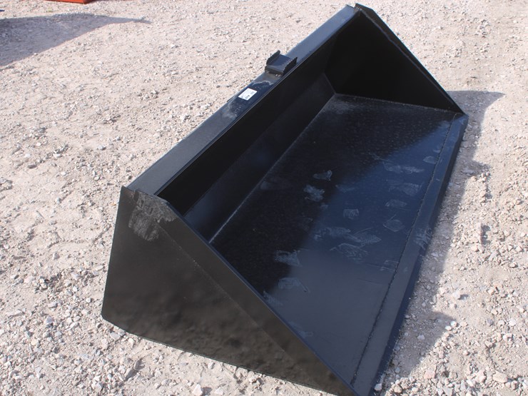 #2012-•-90-inch-skid-steer-bucket-with-blade-image-4
