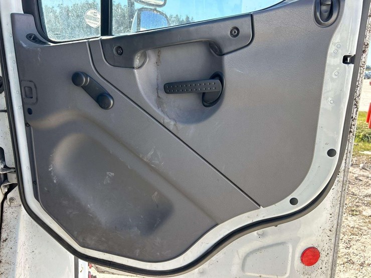 2012-freightliner-m2-106-terex-hi-ranger-tl41-41ft-insulated-bucket-truck-image-32