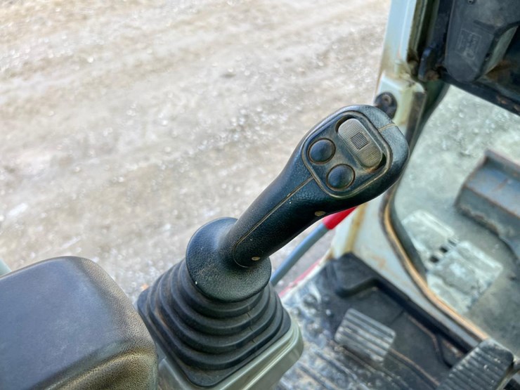 2017-takeuchi-tb260-image-31