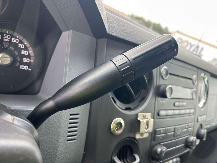 2013-ford-f550-image-16